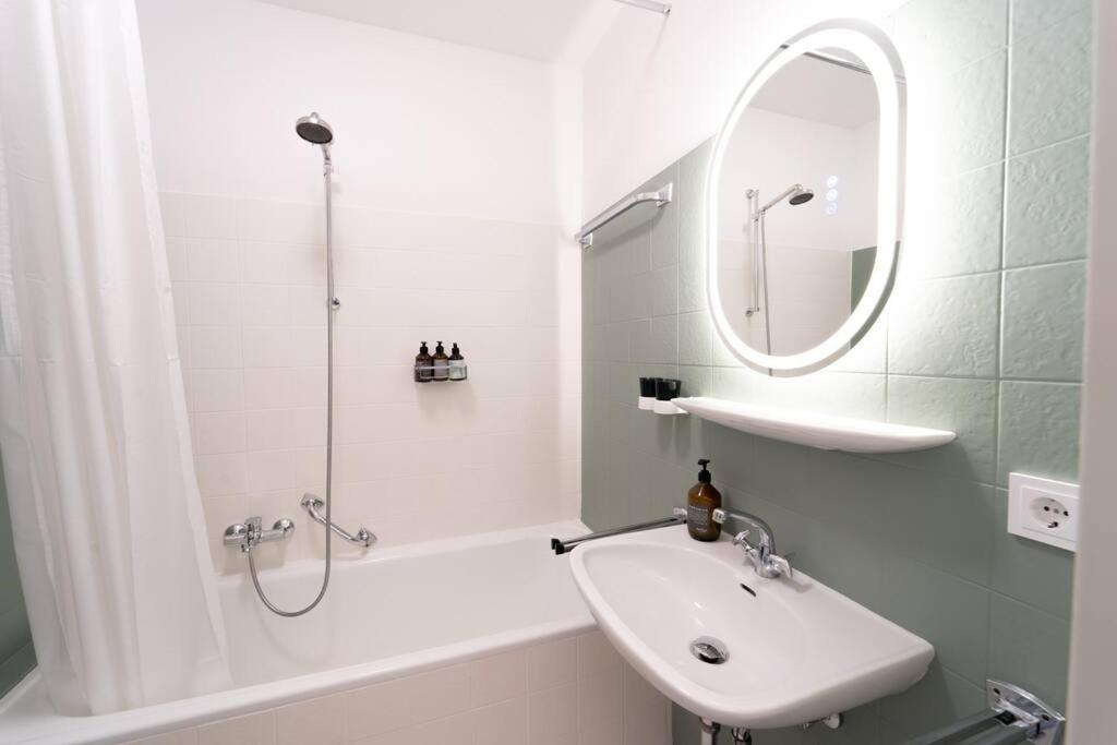 Apartment Mit Balkon Und Privatparkplatz Augsburg Zewnętrze zdjęcie