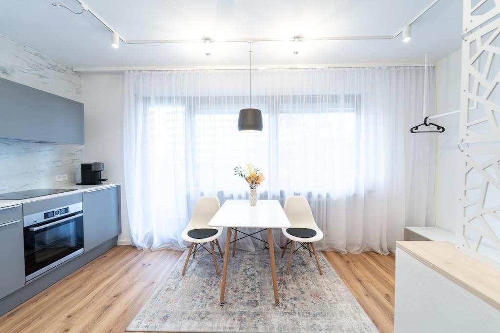 Apartment Mit Balkon Und Privatparkplatz Augsburg Zewnętrze zdjęcie